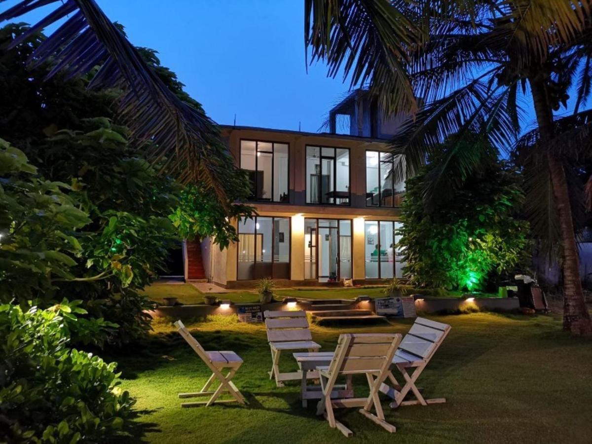 Ocean Breeze Villa Boossa ภายนอก รูปภาพ