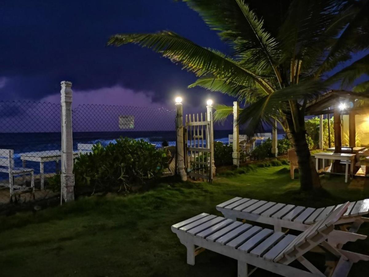 Ocean Breeze Villa Boossa ภายนอก รูปภาพ