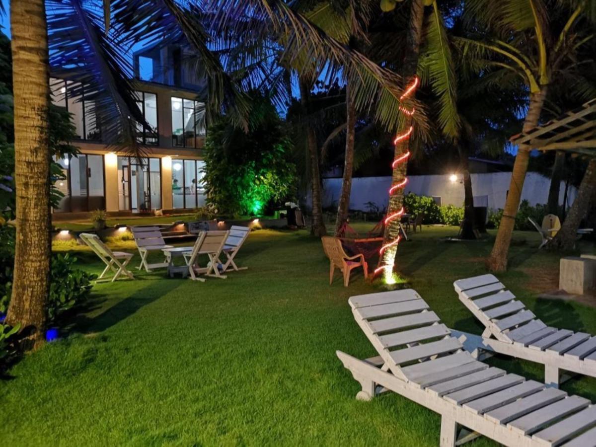 Ocean Breeze Villa Boossa ภายนอก รูปภาพ