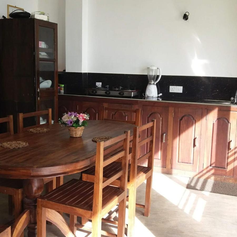 Ocean Breeze Villa Boossa ภายนอก รูปภาพ