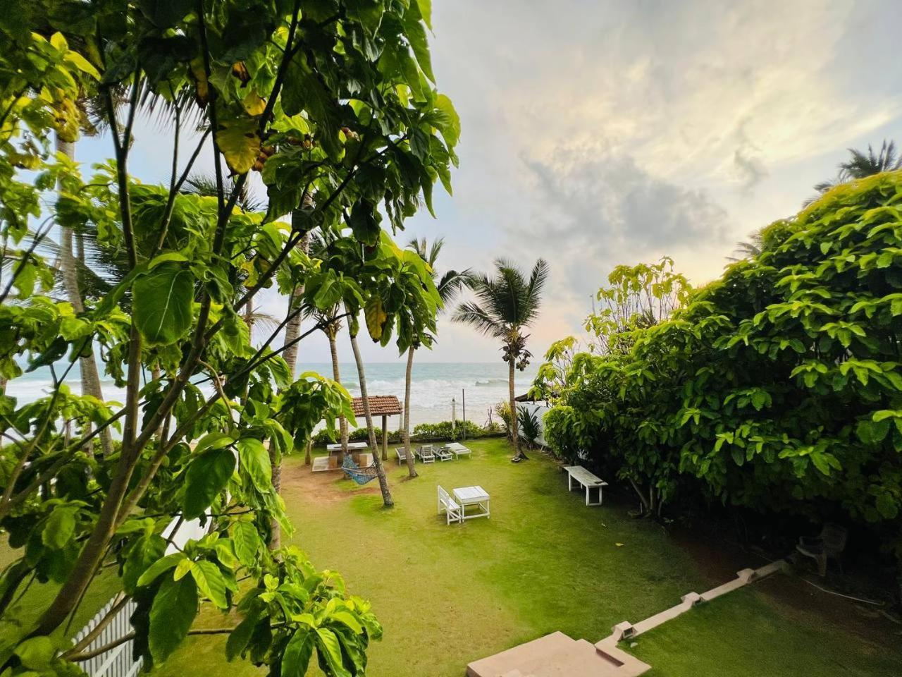 Ocean Breeze Villa Boossa ภายนอก รูปภาพ