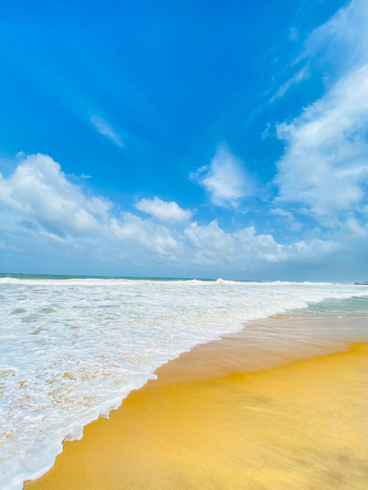 Ocean Breeze Villa Boossa ภายนอก รูปภาพ