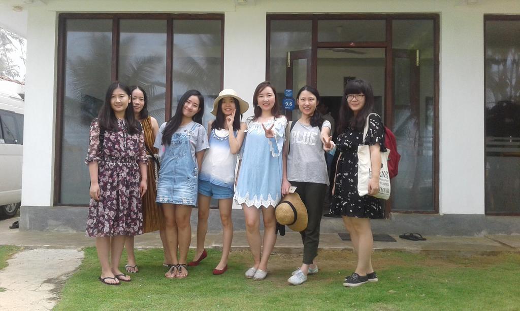 Ocean Breeze Villa Boossa ภายนอก รูปภาพ