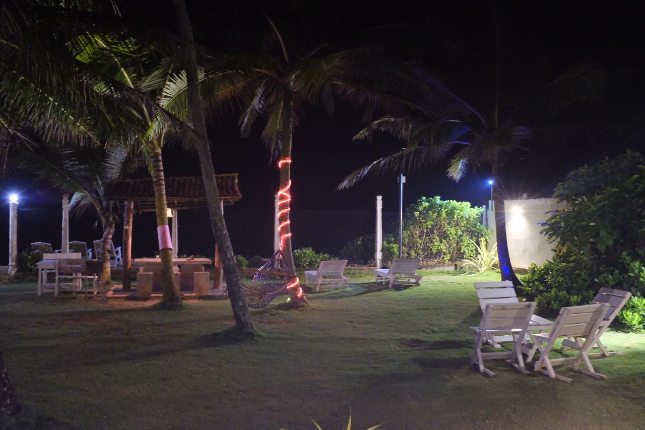 Ocean Breeze Villa Boossa ภายนอก รูปภาพ