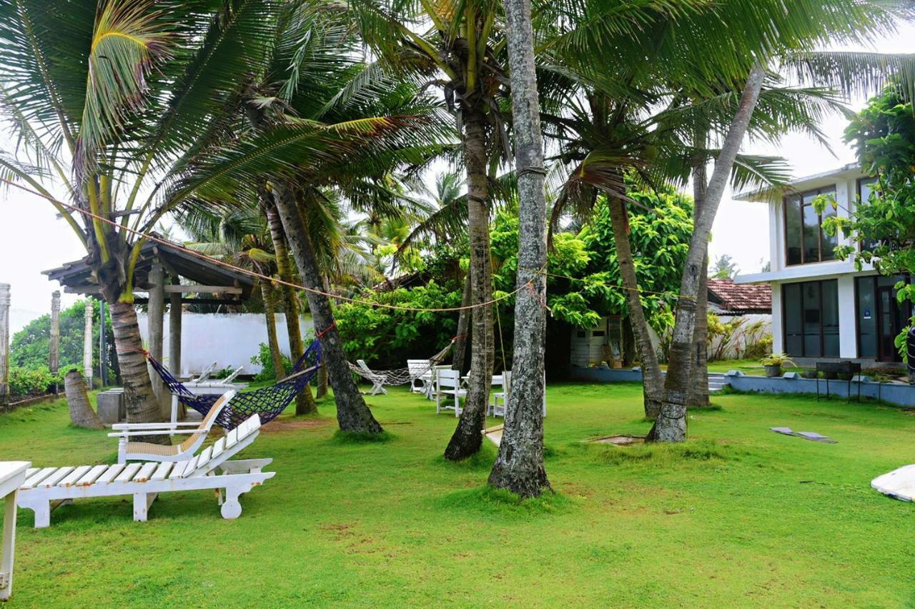 Ocean Breeze Villa Boossa ภายนอก รูปภาพ