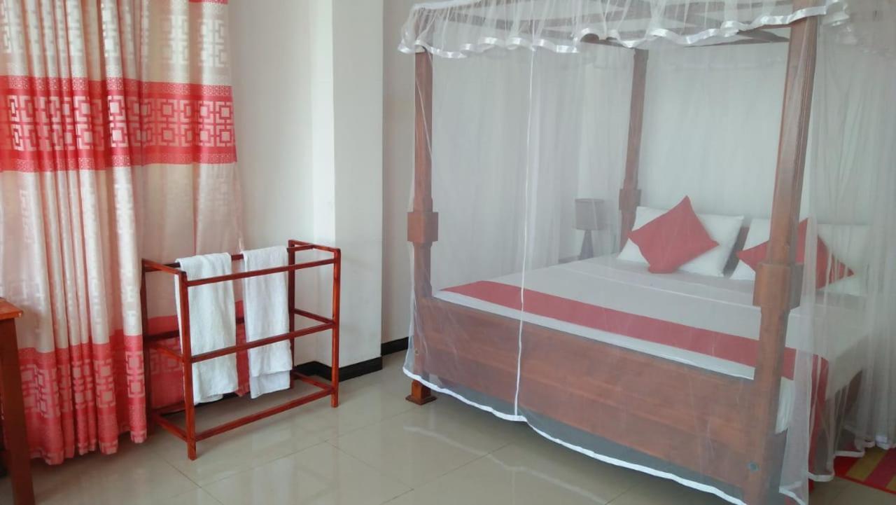 Ocean Breeze Villa Boossa ภายนอก รูปภาพ