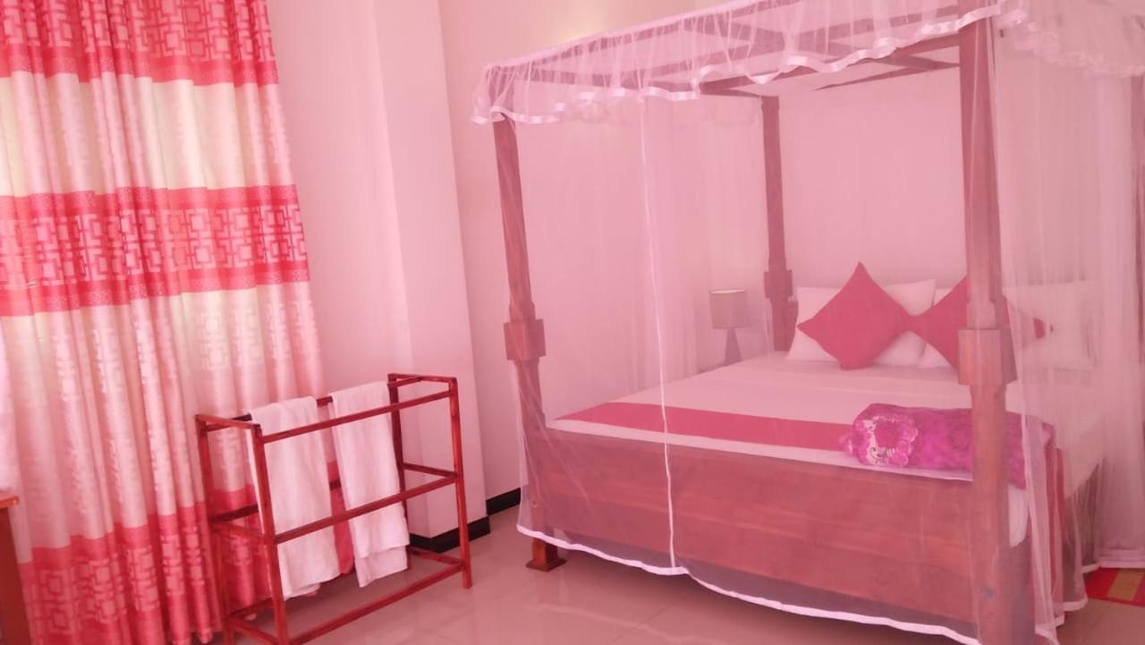 Ocean Breeze Villa Boossa ภายนอก รูปภาพ