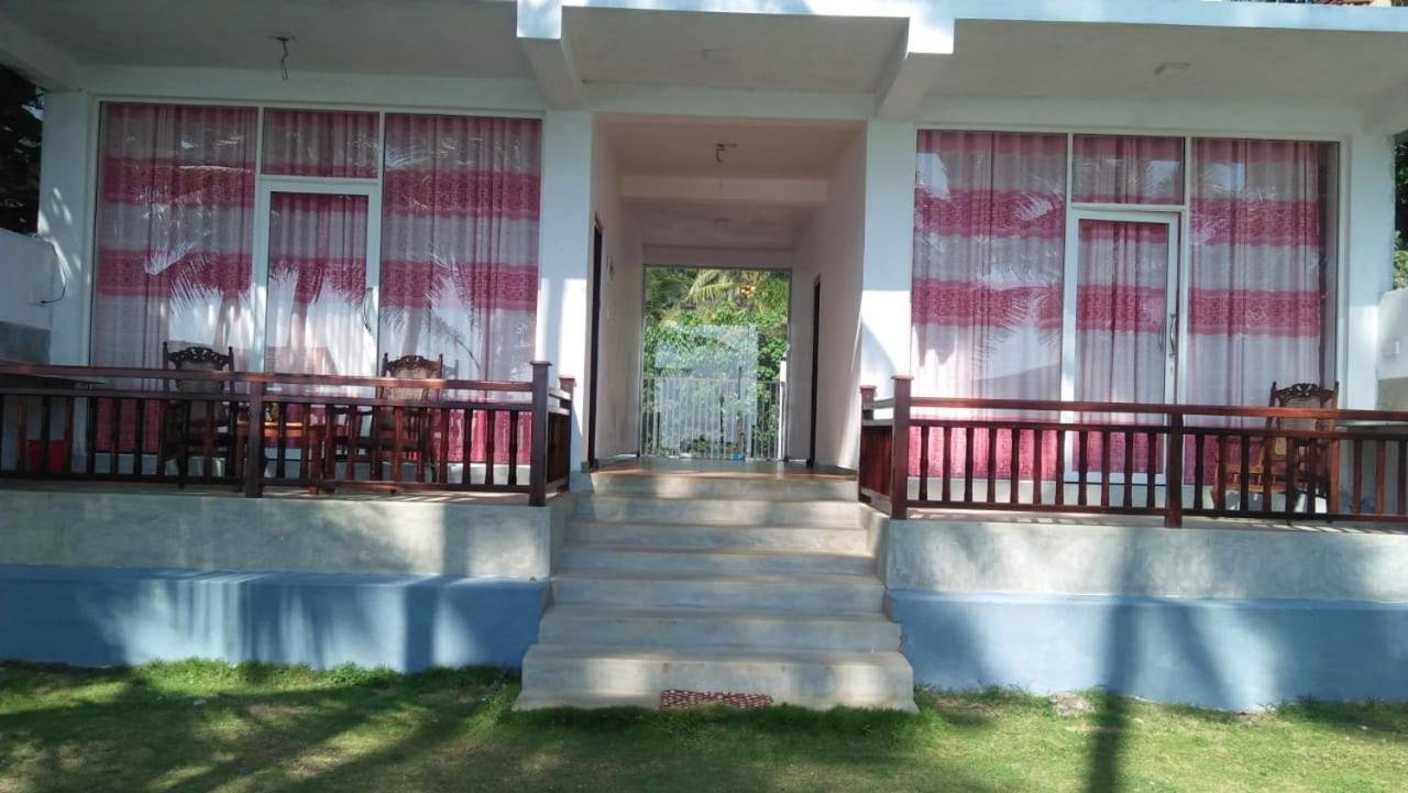 Ocean Breeze Villa Boossa ภายนอก รูปภาพ