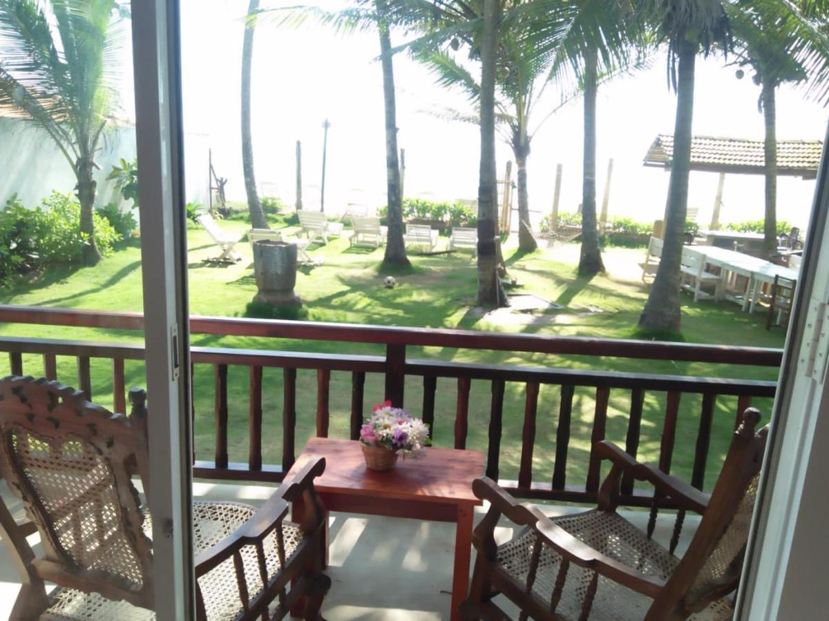 Ocean Breeze Villa Boossa ภายนอก รูปภาพ